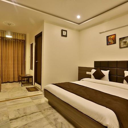 Hotel Kamran Palace Ahmedabad Extérieur photo