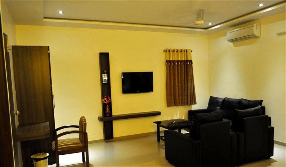 Hotel Kamran Palace Ahmedabad Extérieur photo