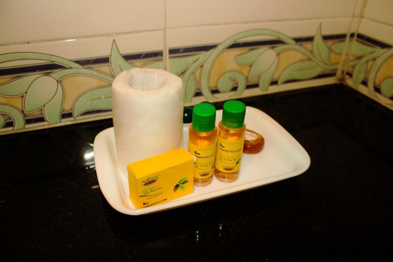 Hotel Kamran Palace Ahmedabad Extérieur photo