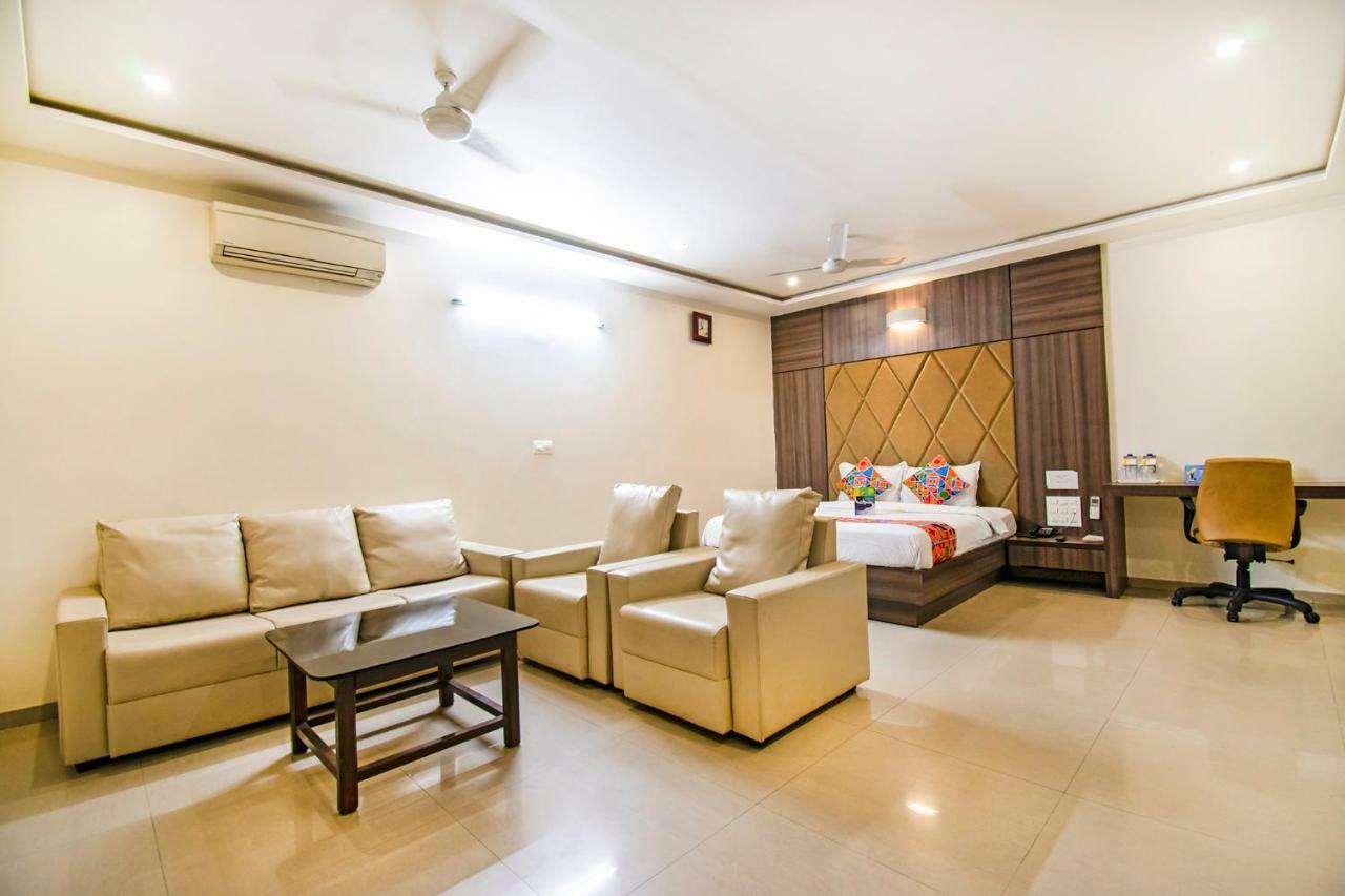 Hotel Kamran Palace Ahmedabad Extérieur photo