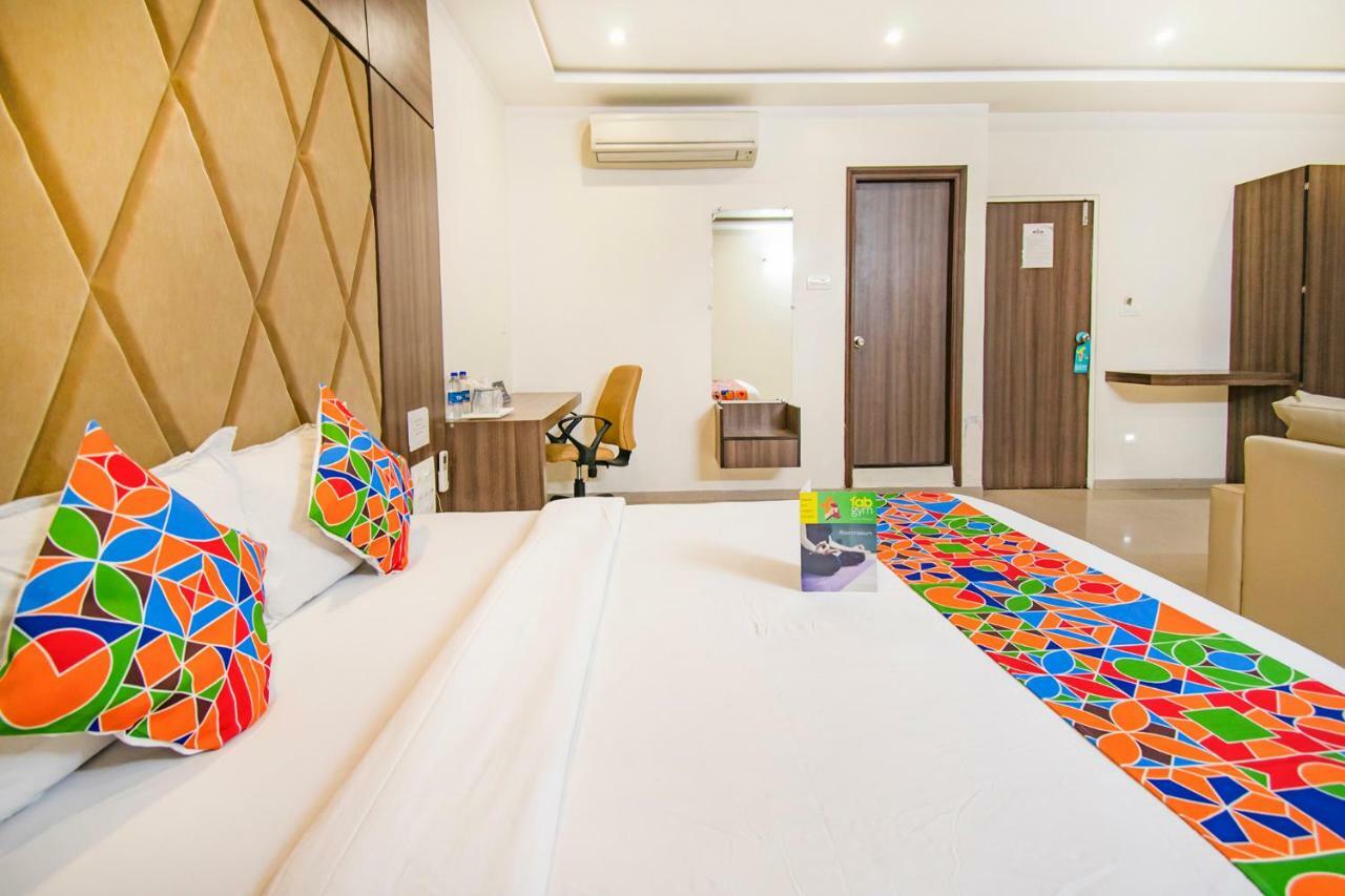 Hotel Kamran Palace Ahmedabad Extérieur photo