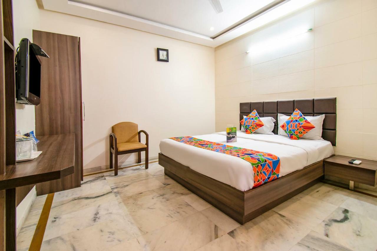 Hotel Kamran Palace Ahmedabad Extérieur photo