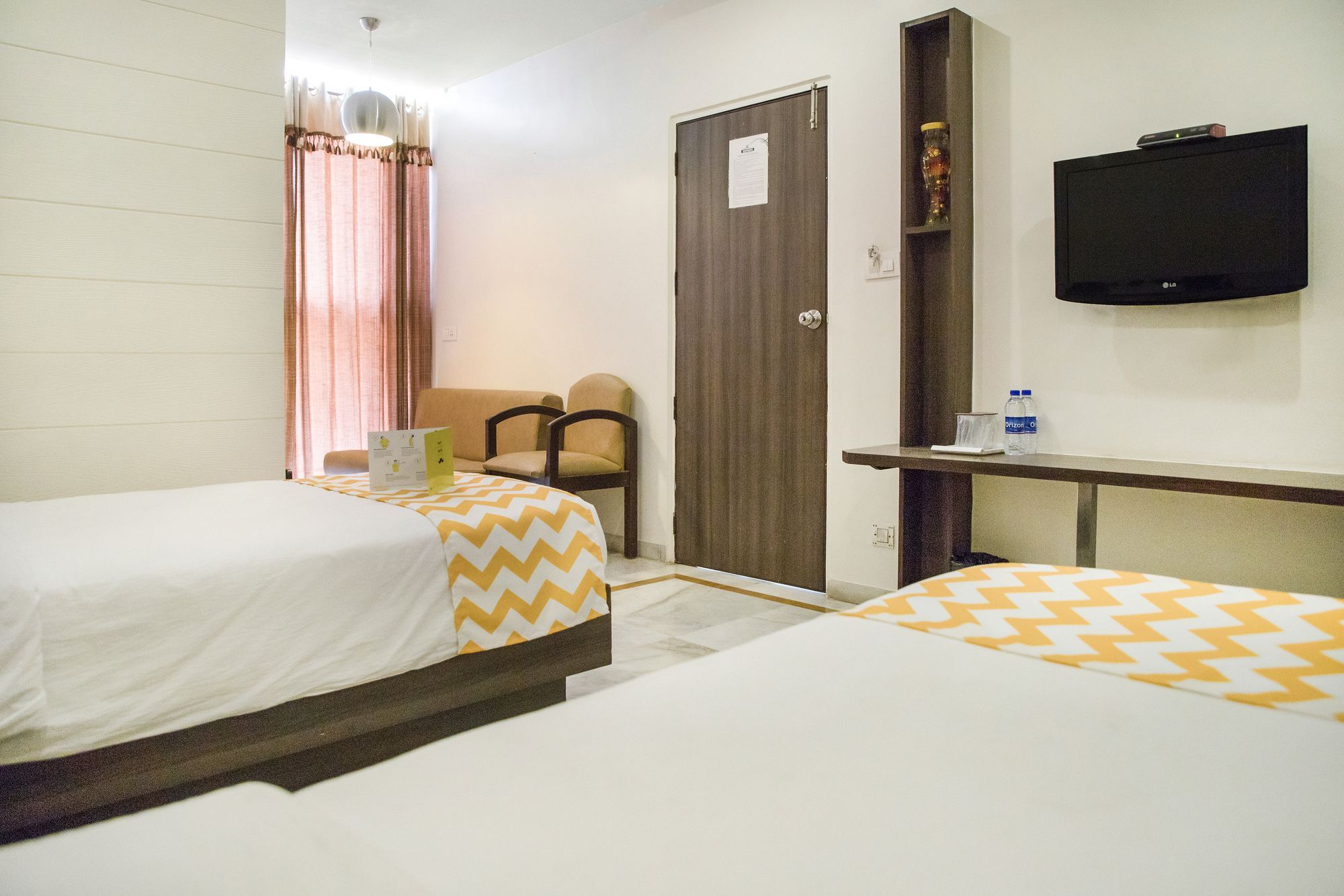Hotel Kamran Palace Ahmedabad Extérieur photo