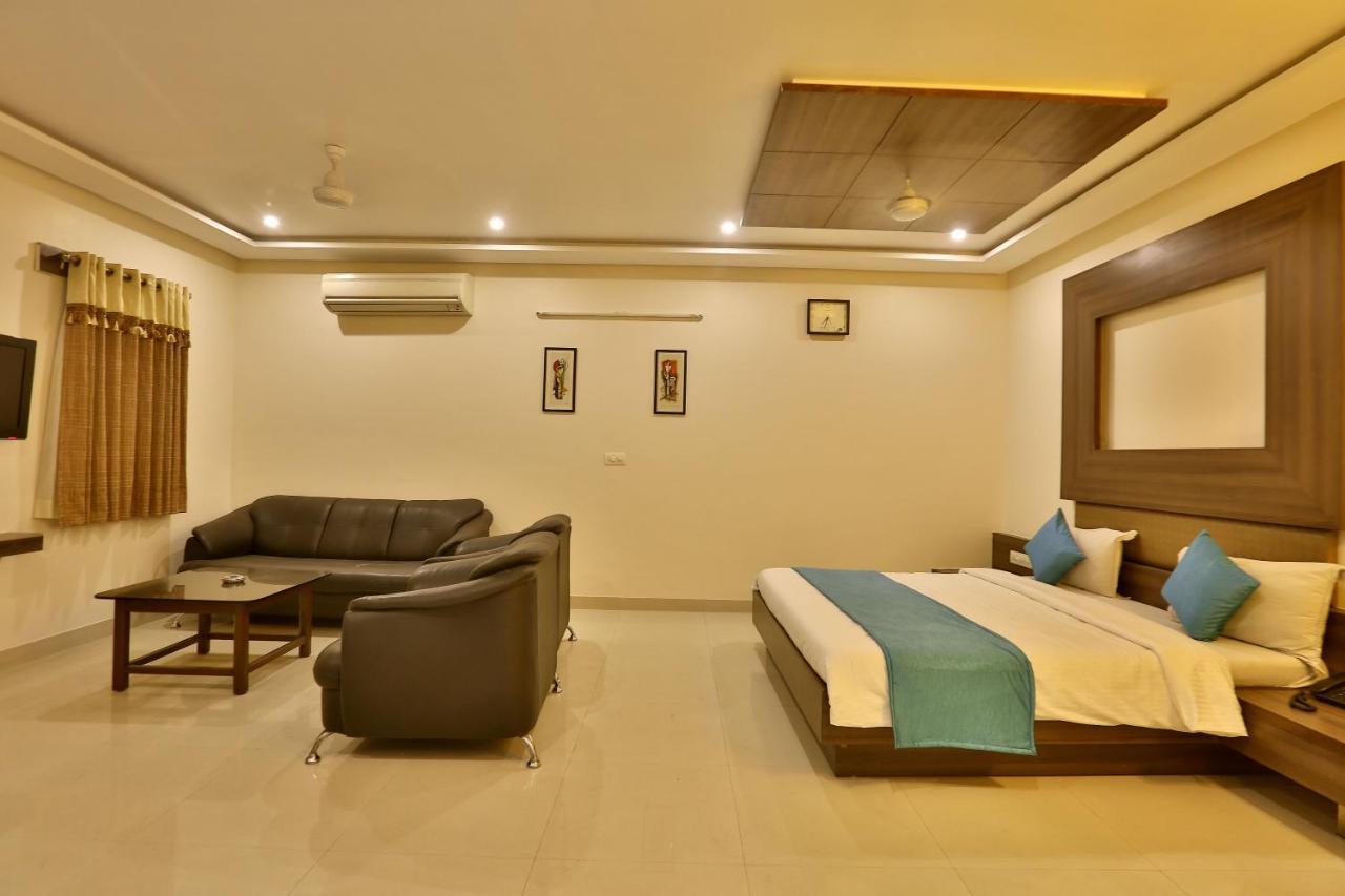 Hotel Kamran Palace Ahmedabad Extérieur photo