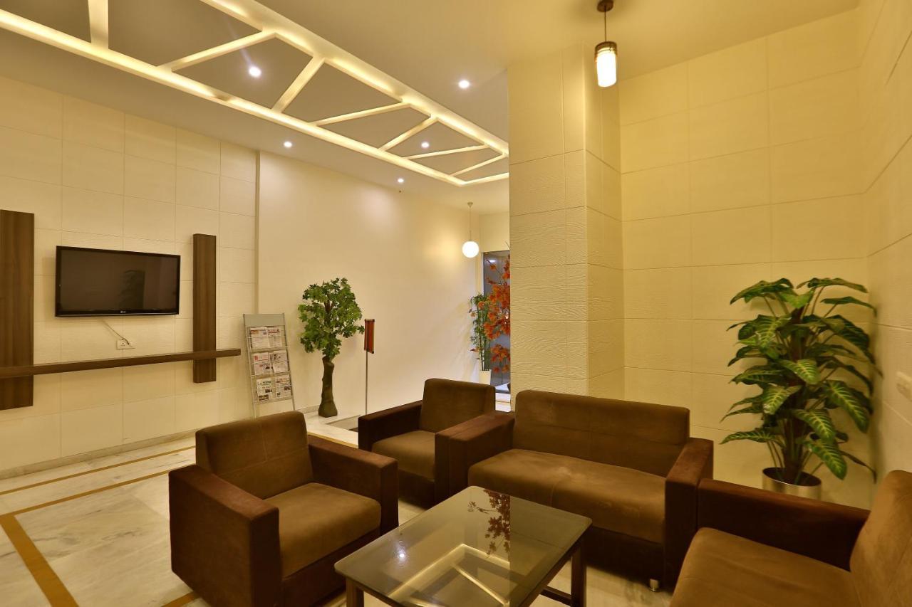 Hotel Kamran Palace Ahmedabad Extérieur photo