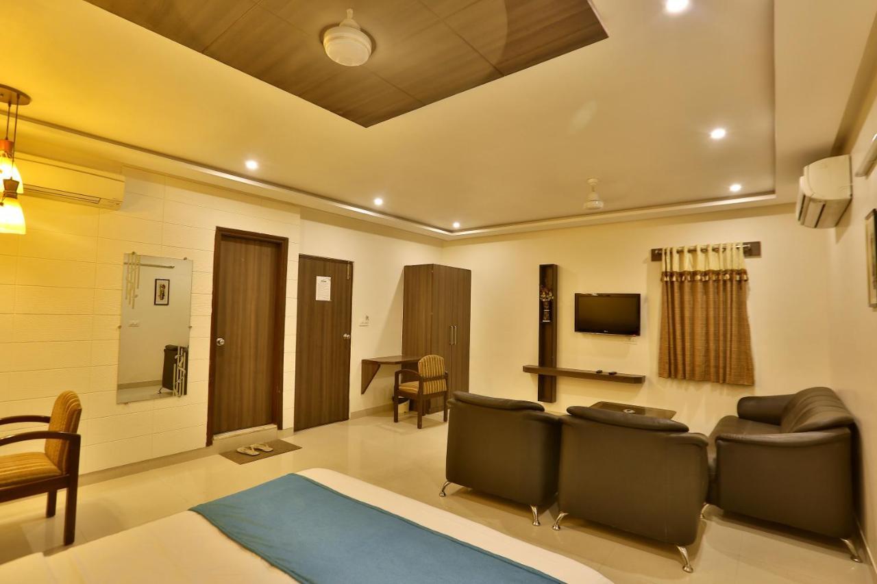 Hotel Kamran Palace Ahmedabad Extérieur photo