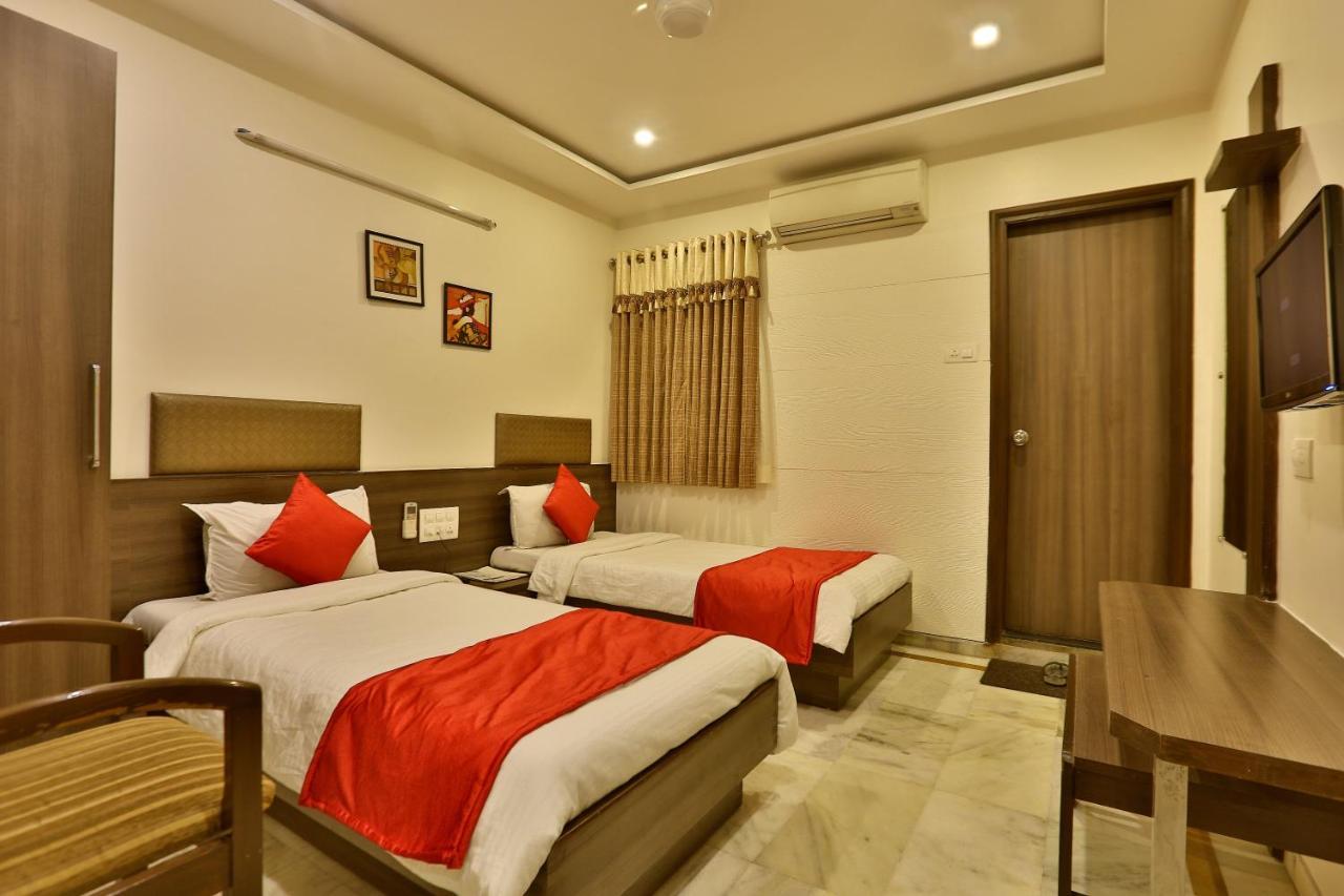 Hotel Kamran Palace Ahmedabad Extérieur photo