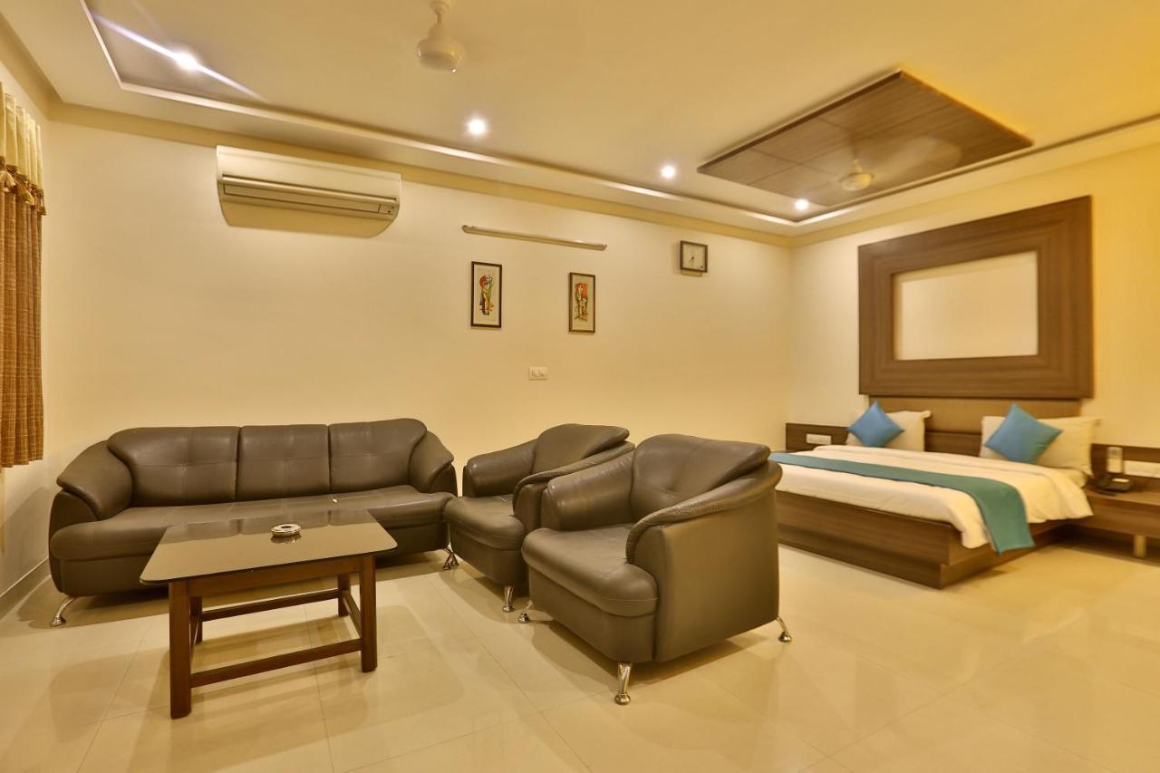 Hotel Kamran Palace Ahmedabad Extérieur photo