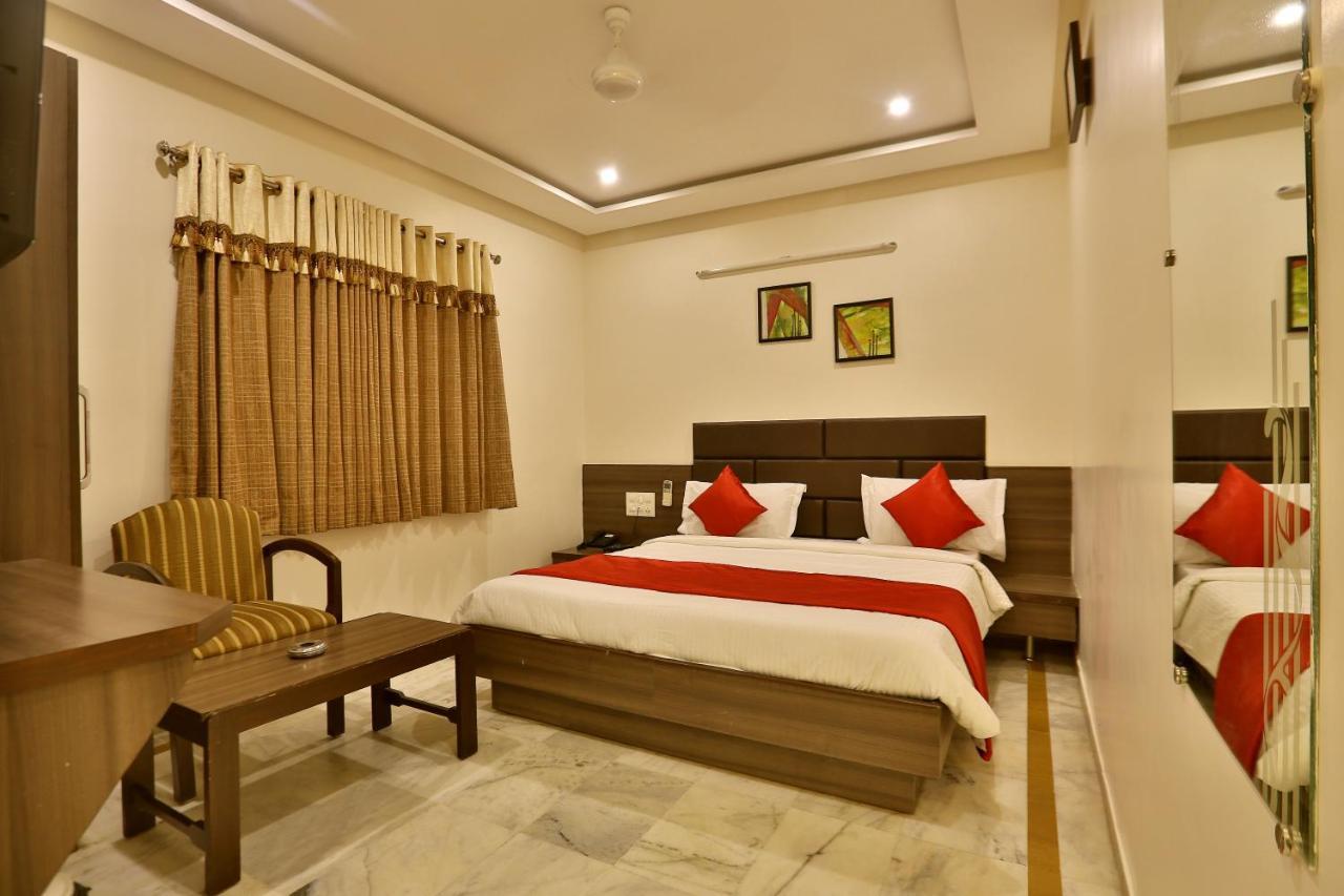 Hotel Kamran Palace Ahmedabad Extérieur photo