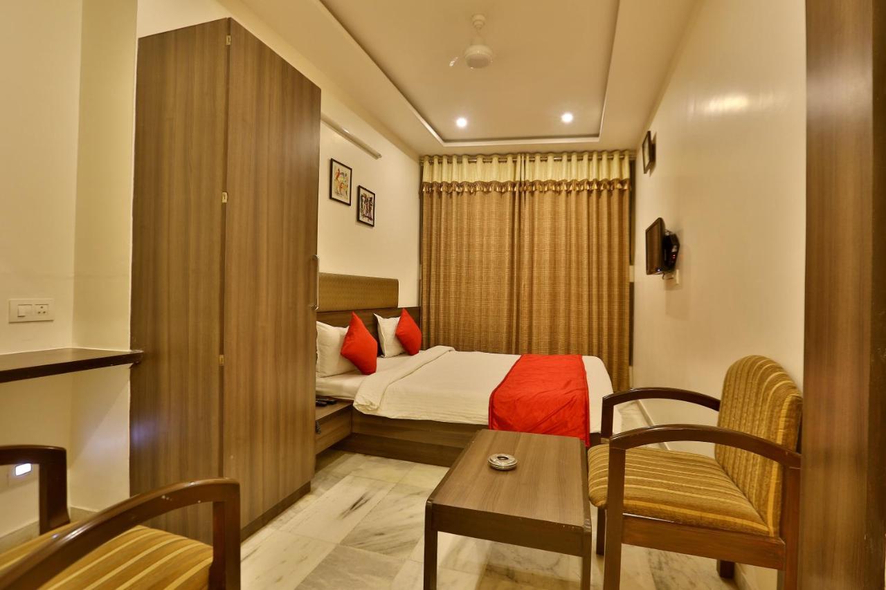 Hotel Kamran Palace Ahmedabad Extérieur photo