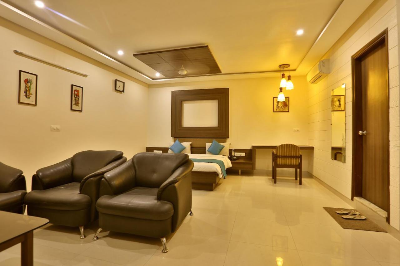 Hotel Kamran Palace Ahmedabad Extérieur photo