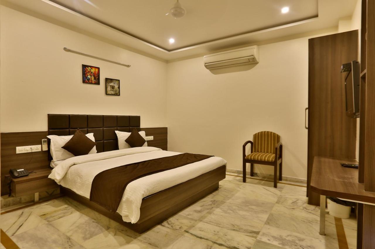 Hotel Kamran Palace Ahmedabad Extérieur photo