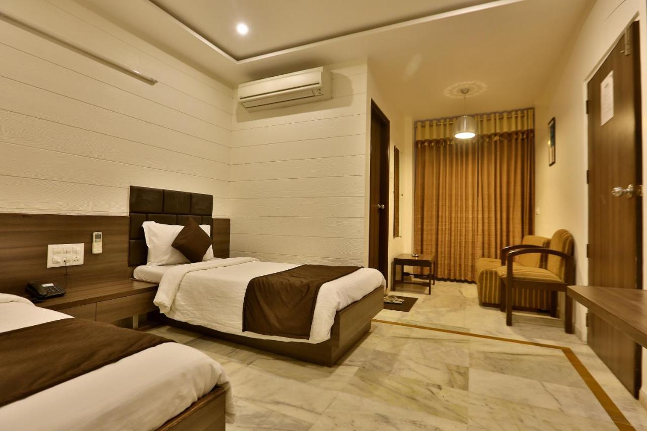 Hotel Kamran Palace Ahmedabad Extérieur photo